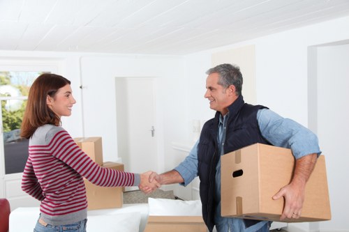 Packing and moving support for a student flat in Hounslow