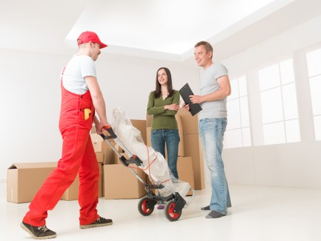 Packing materials and organised moving boxes for Hounslow relocation